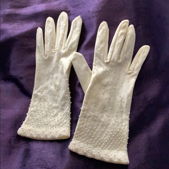 style rite Accessories - Vintage beaded cream unworn Style Rite gloves